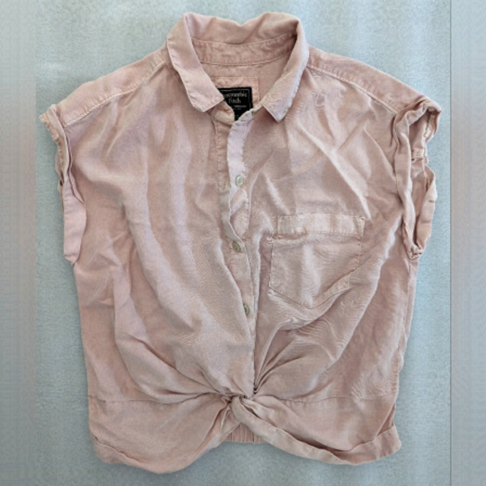 ABERCROMBIE & Fitch blush pink button down cuffed short sleeve t-shirt Small